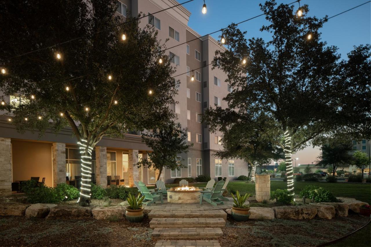 Courtyard By Marriott San Antonio Six Flags At The Rim Hotel Bagian luar foto