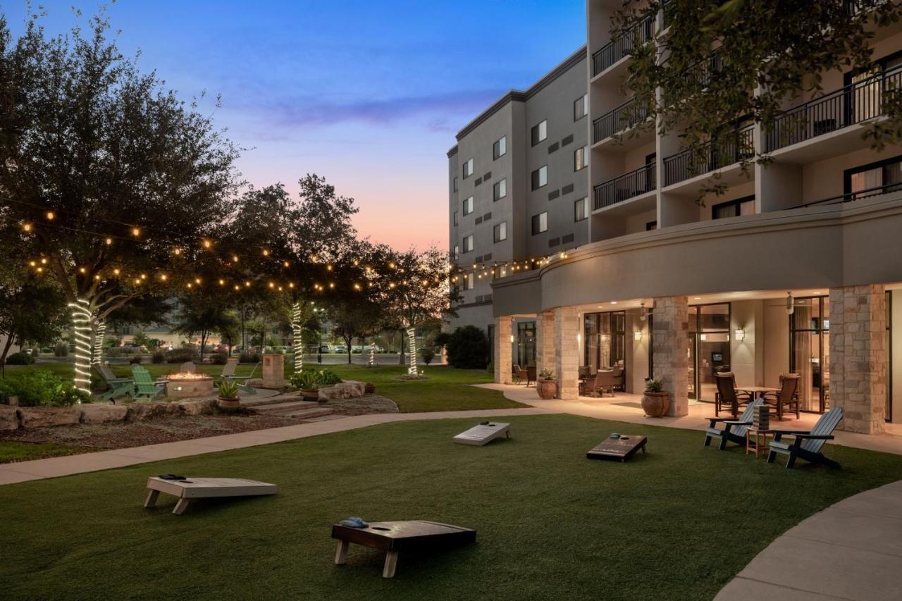 Courtyard By Marriott San Antonio Six Flags At The Rim Hotel Bagian luar foto