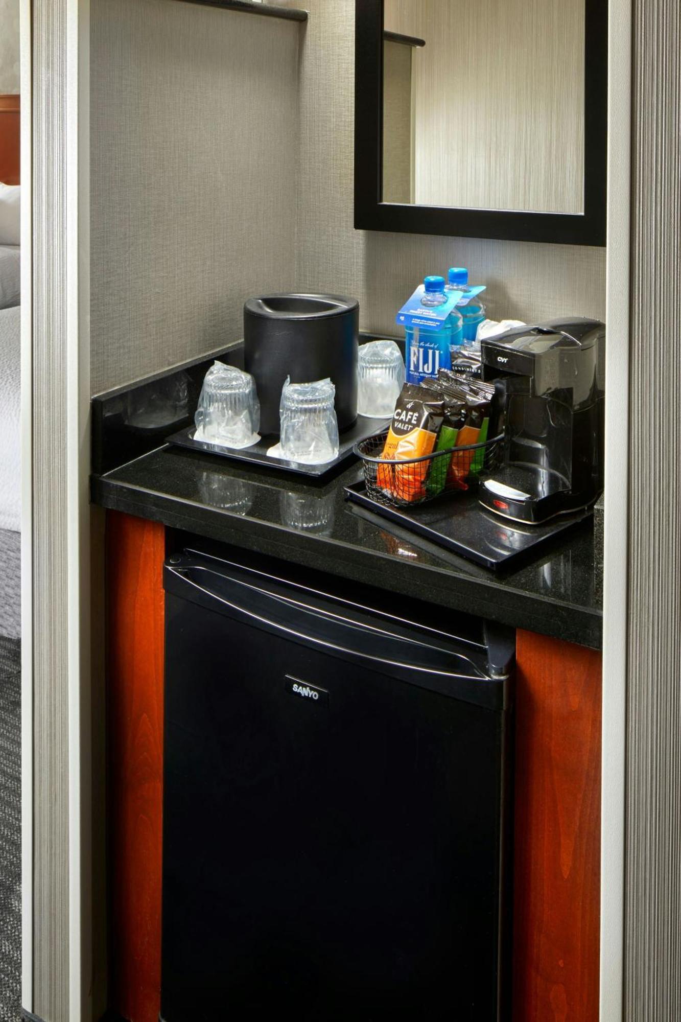 Courtyard By Marriott San Antonio Six Flags At The Rim Hotel Bagian luar foto
