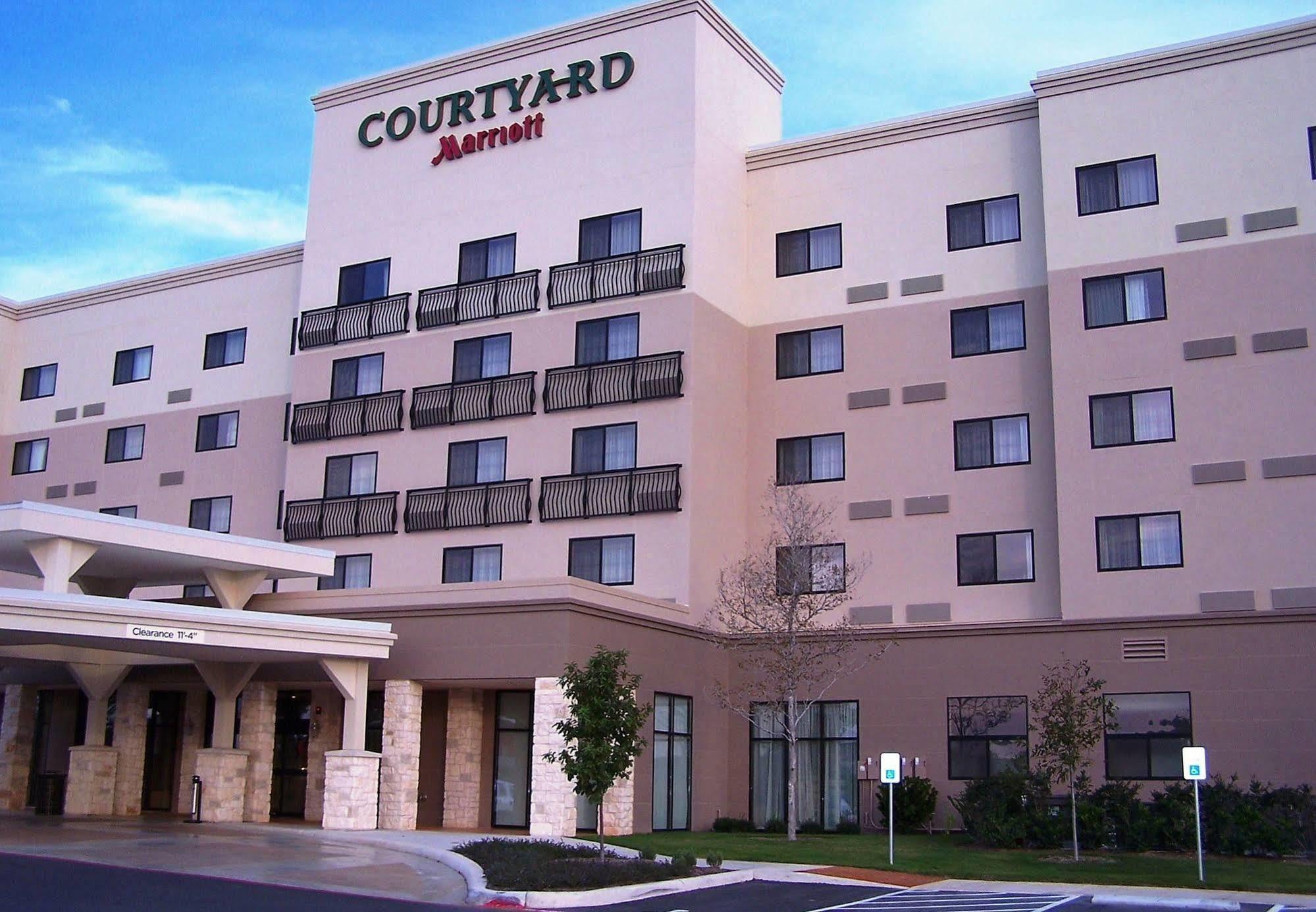 Courtyard By Marriott San Antonio Six Flags At The Rim Hotel Bagian luar foto